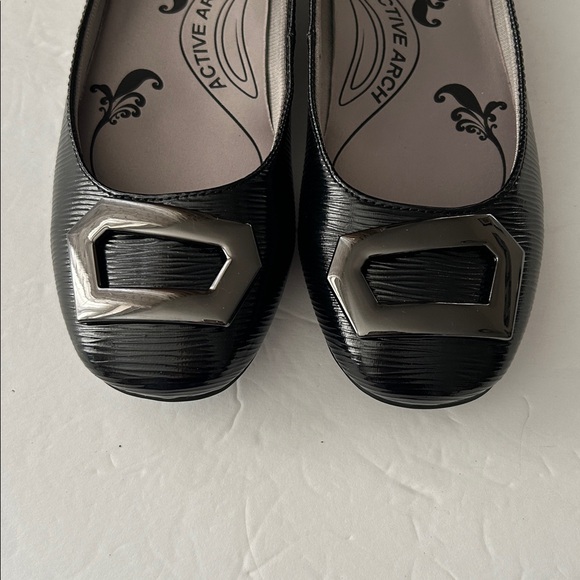 Life Stride Black Flats,Buckle, active arch, soft system, flex, support, sz 7.5M - Picture 6 of 15